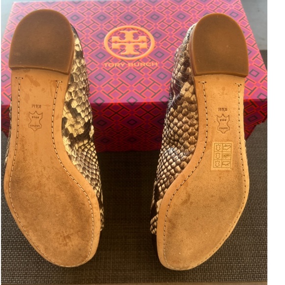 Snake skinned printed leather with TB logo - Picture 7 of 8